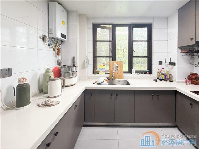 红星天铂佳苑132平138.8万送双车位