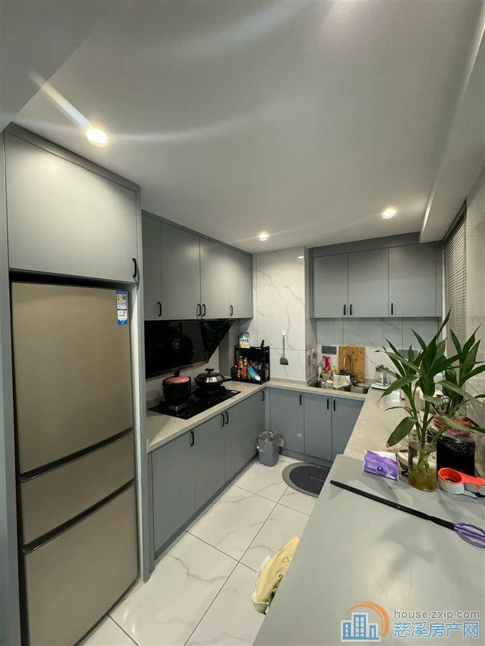 江滨之城 101平 精装142万 浙师大