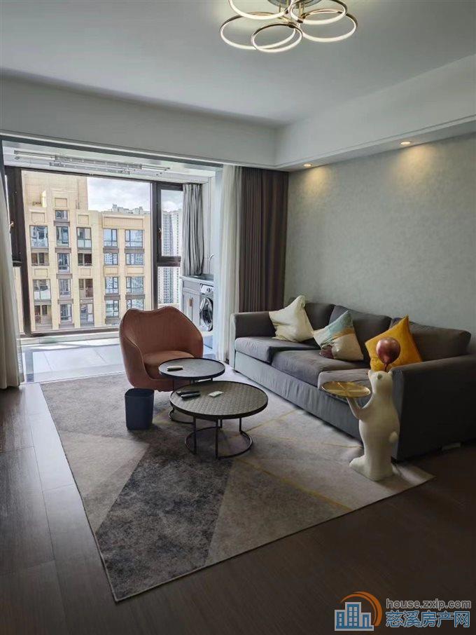 捡漏江滨江畔院101平中上楼层现代装修