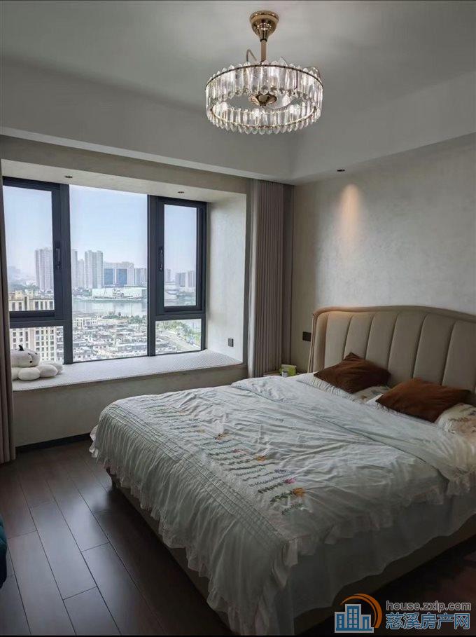 明月湖卓越129精装修自住239万！