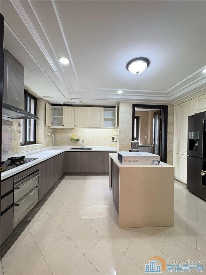 金地鸿悦 240平 精装368万 LW位