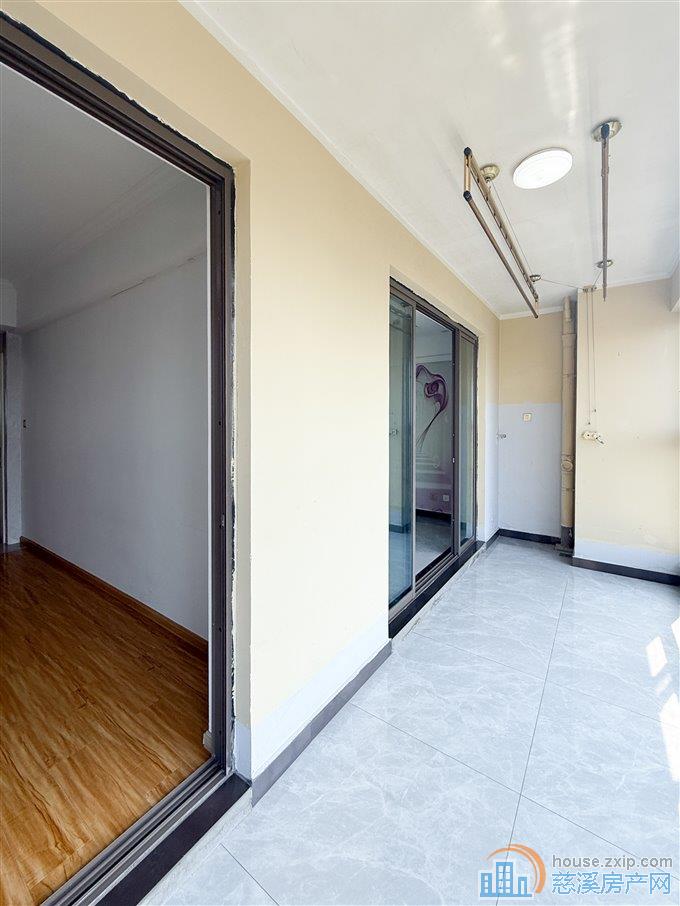 悦华府127平181.8万浙师大书包