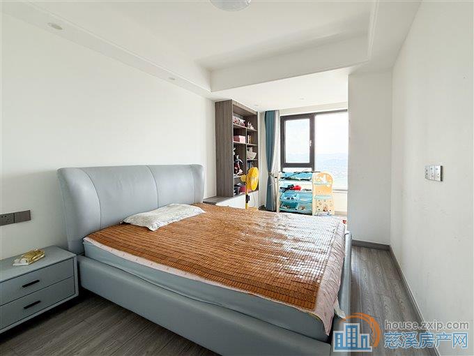 凤鸣梧桐府143平182.8万保养好