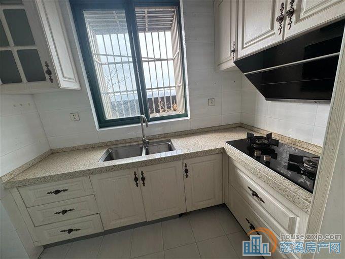 丽晶大厦63平85万复式带花园