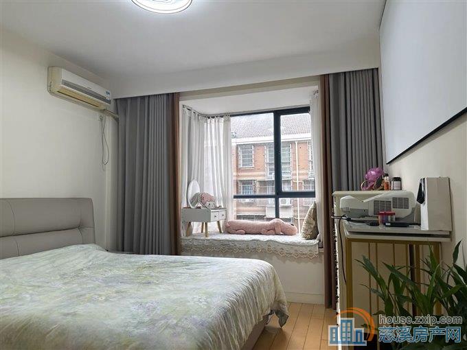 天和家园 精装修 136平 126万