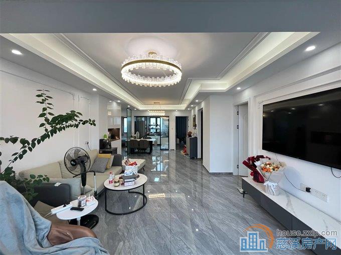 阅江府133平212.8万精装修四居室