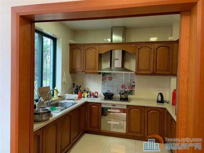 东方明珠1复2叠墅250平4室5200元直