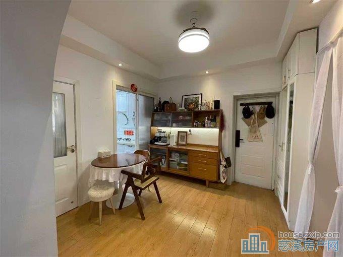 楼家新村65方精装二室一厅一书房