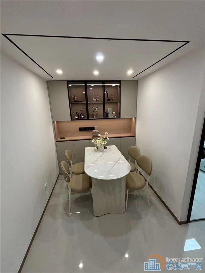 捡漏水映天成47复47平精装目前出租中