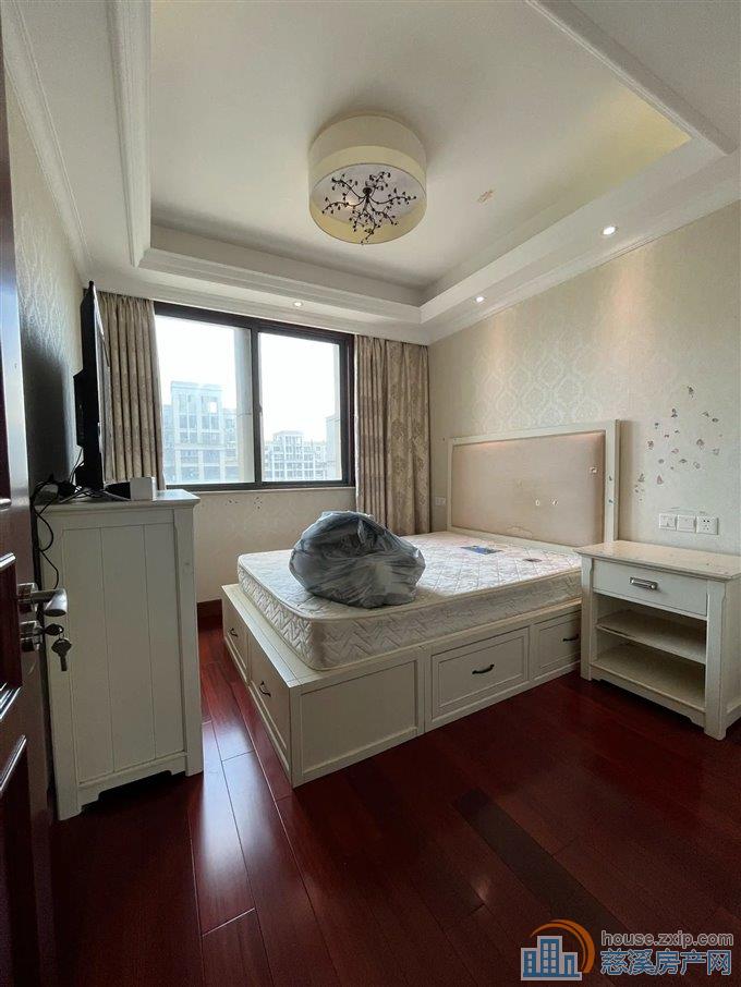 鸣北小区146平169万带充电桩车位