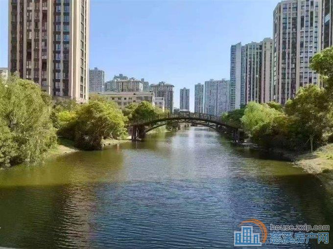 江滨之城云逸里143平中低楼层170万