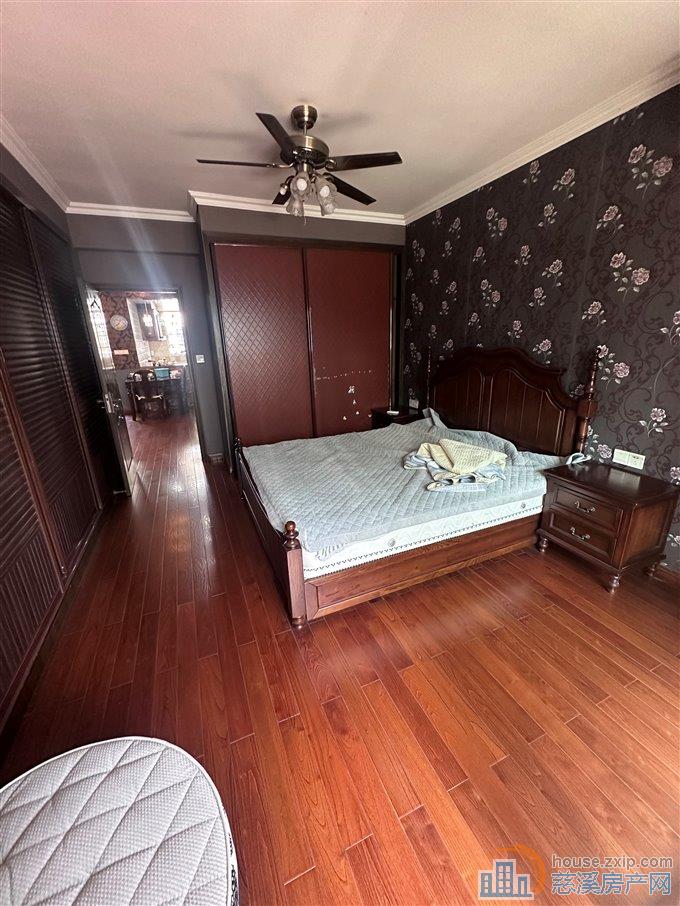 舜韵华庭96平49万送26平车库