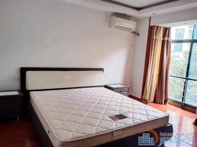 东方明珠1复2叠墅250平4室5200元直