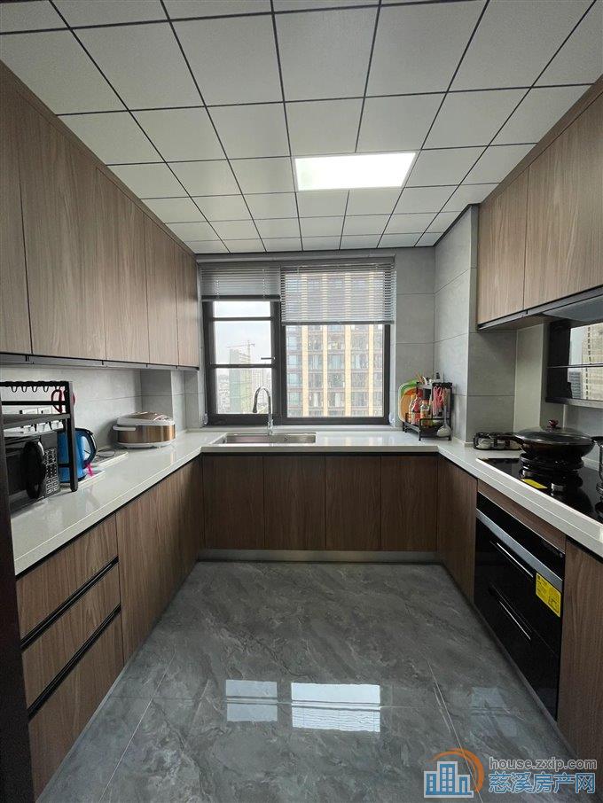 江滨之城141平248万带车位边套