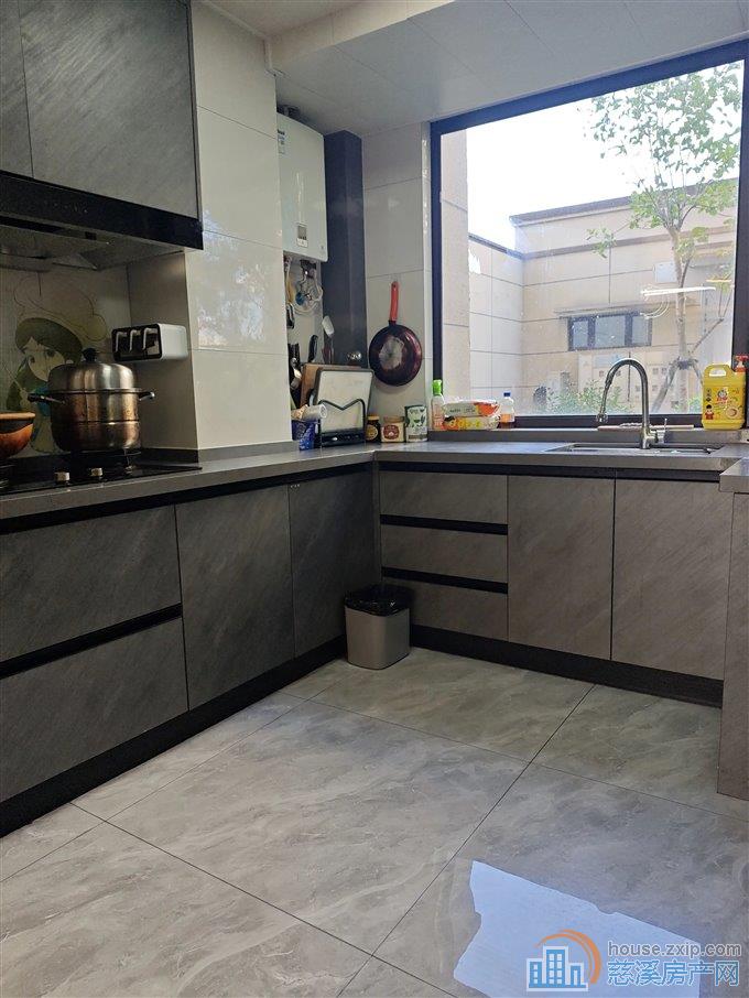 凤鸣梧桐府93平138万保养好