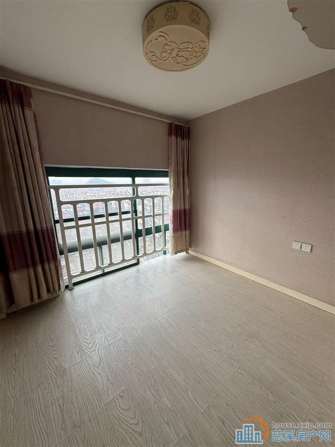 丽晶大厦63平85万复式带花园