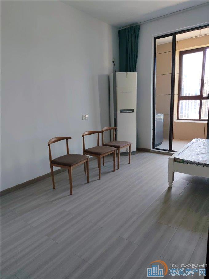 出租尚源佳苑141平3000每月