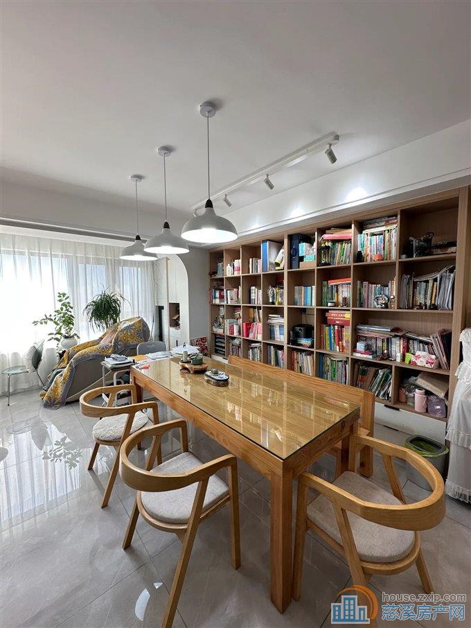 誉林府 精装三室 258万 双车位