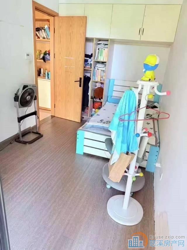 界牌新村98平车位储间120万精装