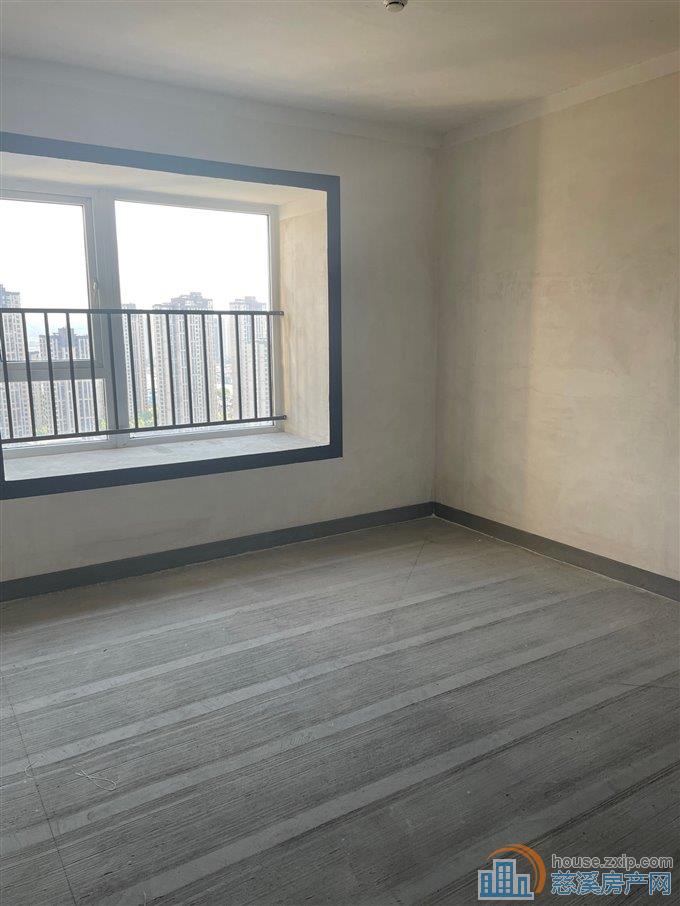 保利俯院江南毛坯125平方139万低总价