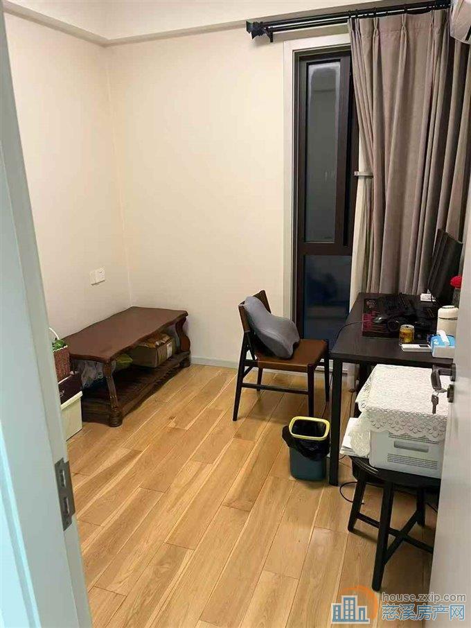 吾悦华府140平好楼层东边套精装220万