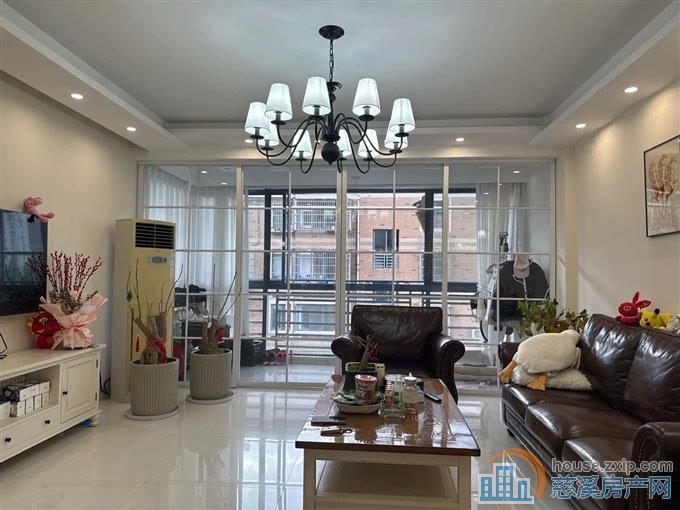 天和家园 精装修 136平 126万