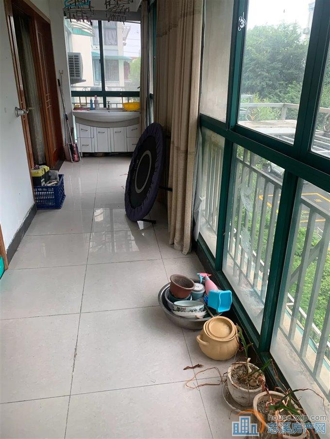 金旦花园 精装158平方162万带车库