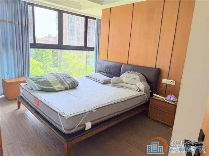 界牌新村98平车位储间120万精装