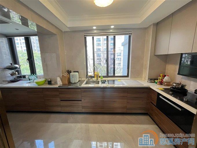 白金湾 精装修 上叠 带双车位