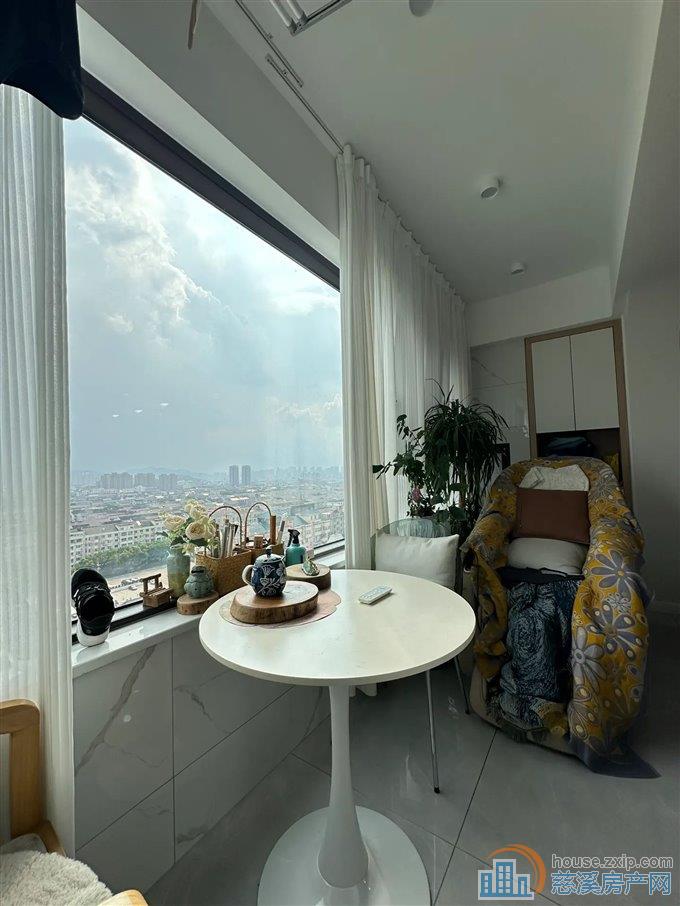 誉林府 精装三室 258万 双车位