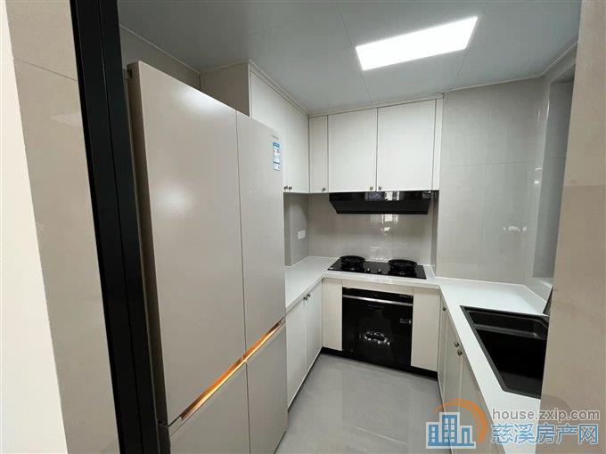 天安浔筑三室两卫 168.8万 全新精装