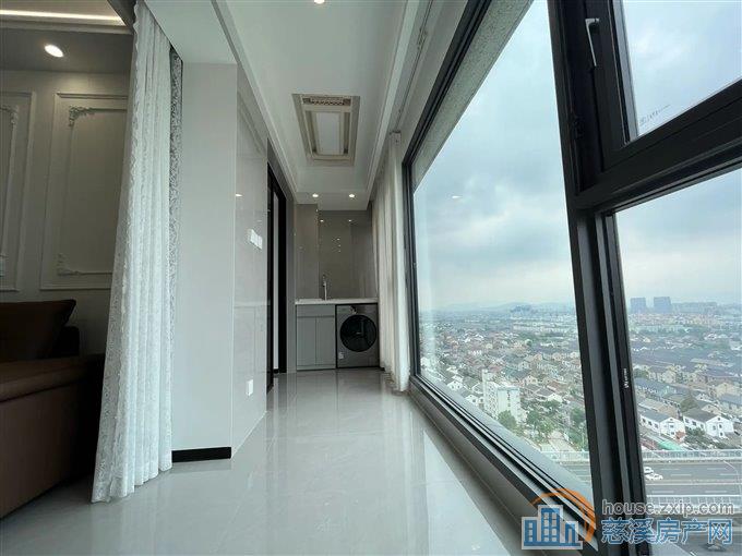 天安浔筑三室两卫 168.8万 全新精装