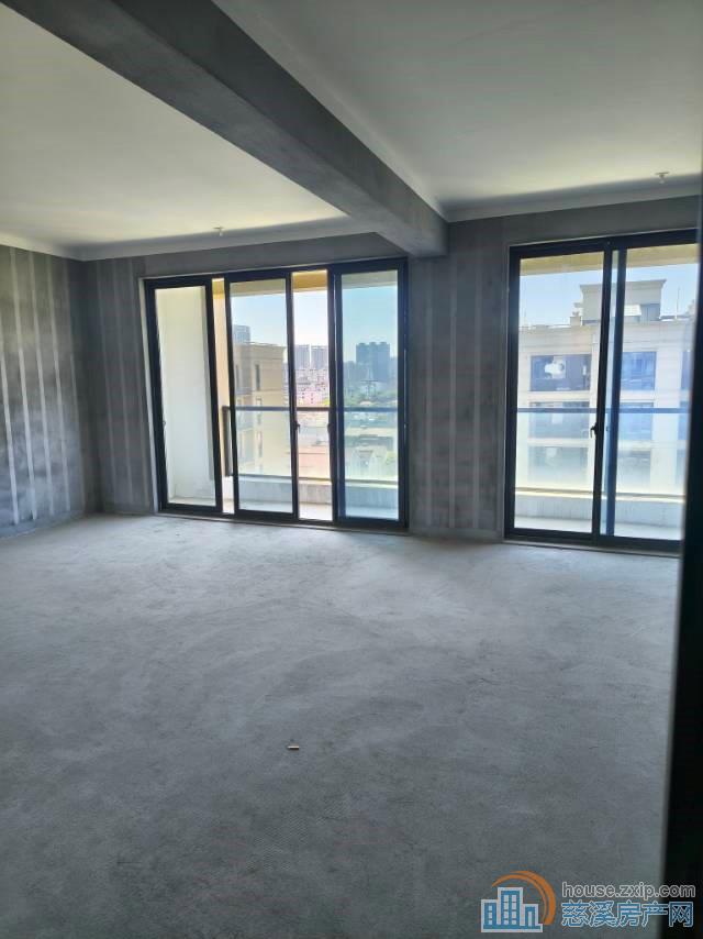 江滨之城·江畔壹号苑102平135万