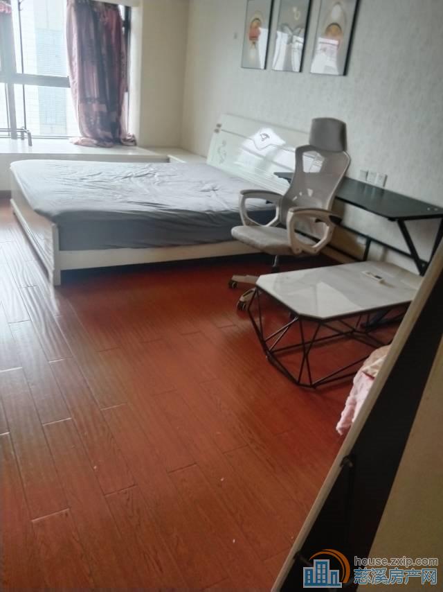 泰悦公寓1700元，直接