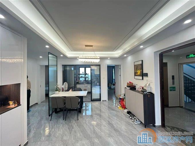 阅江府133平212.8万精装修四居室