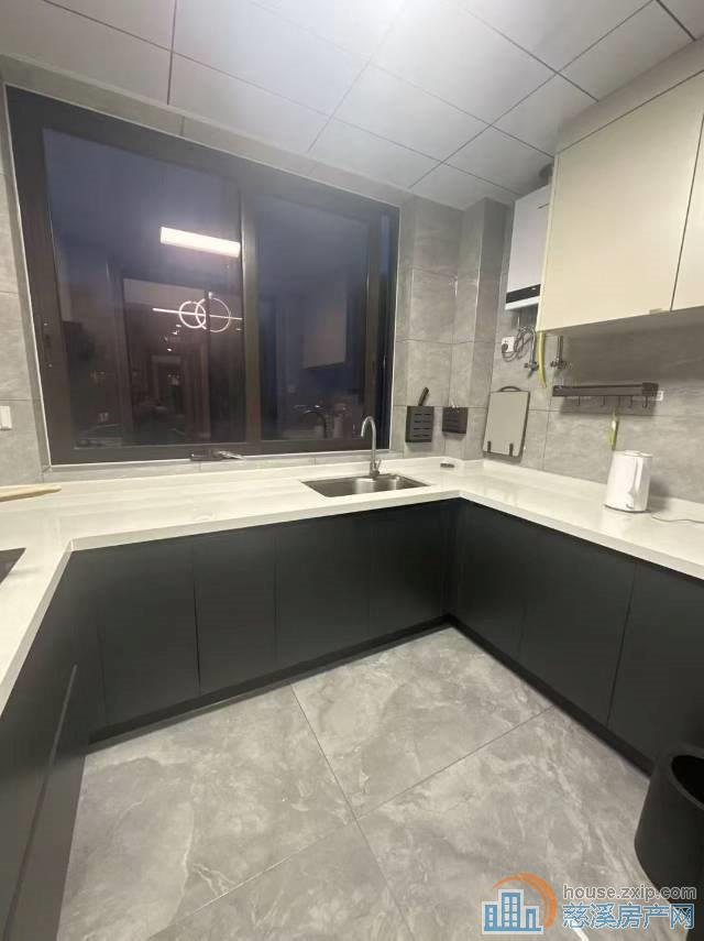 江景苑134平全新精装带车位2年到好楼层