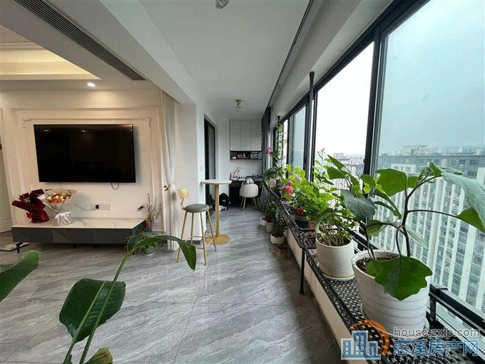 阅江府133平212.8万精装修四居室