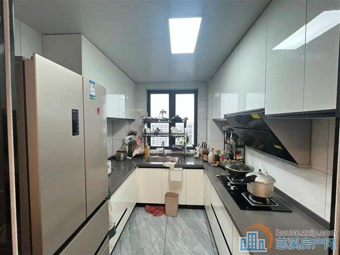 阅江府133平212.8万精装修四居室