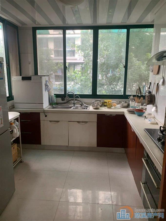 金旦花园 精装158平方162万带车库