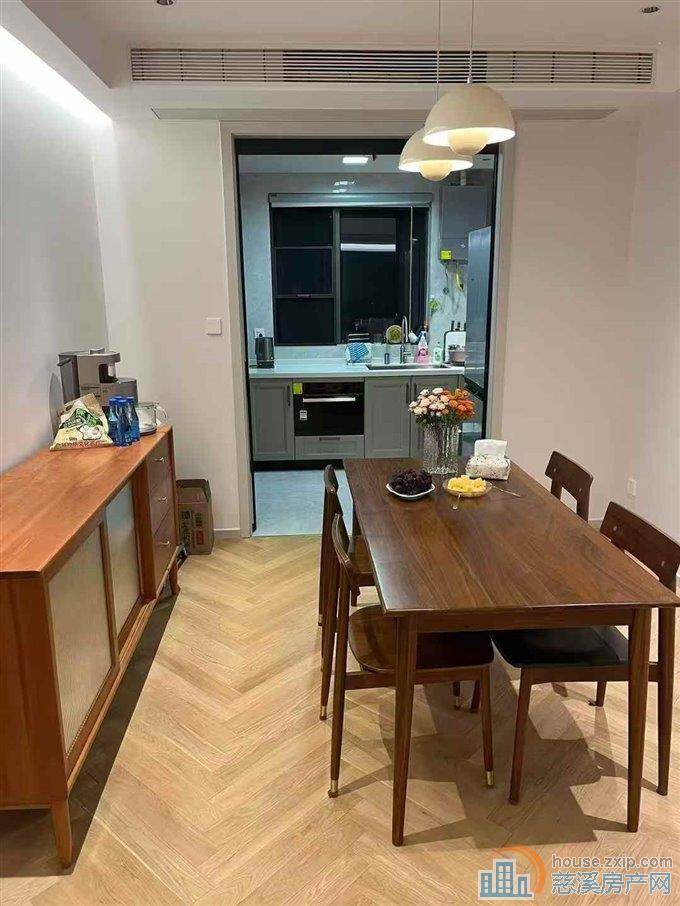 吾悦华府140平好楼层东边套精装220万