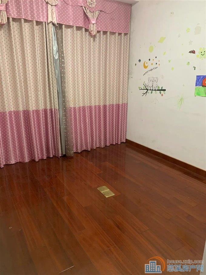 金旦花园 精装158平方162万带车库