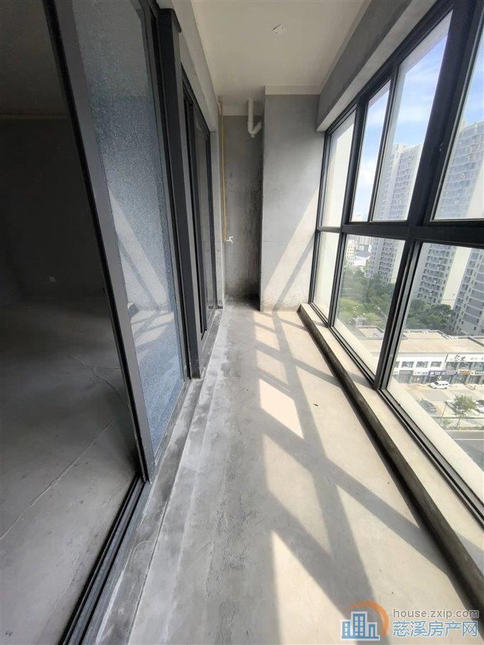 悦未来143平220万，带车位