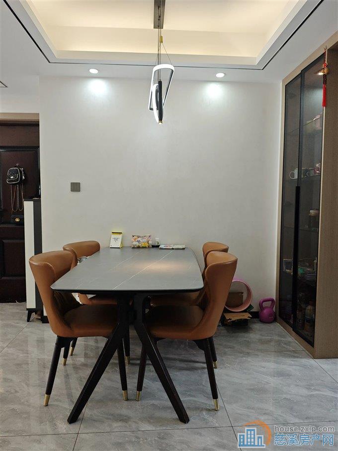 凤鸣梧桐府93平138万保养好