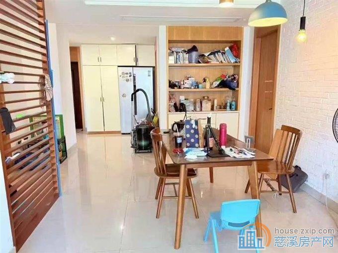 界牌新村98平车位储间120万精装