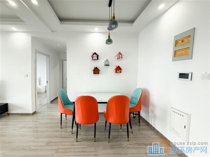 悦华府108平方，精装修142万