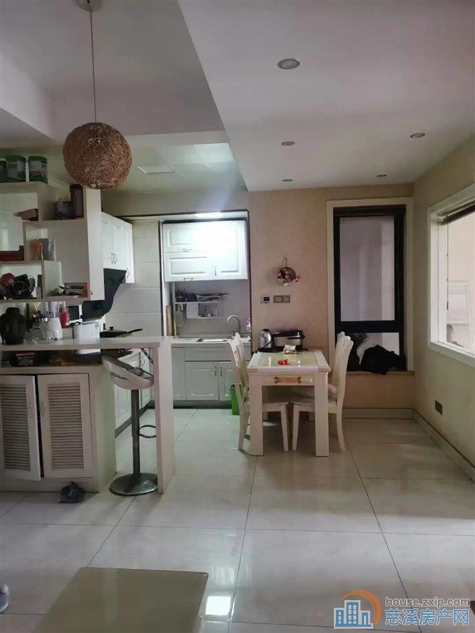 出租双囍花园2400元