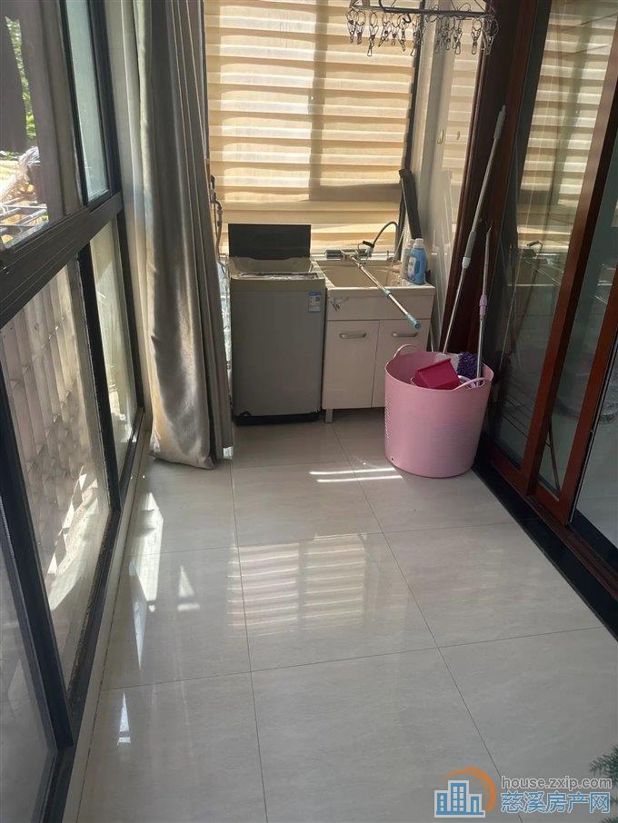 枫华富地花园精装带车位134平155万