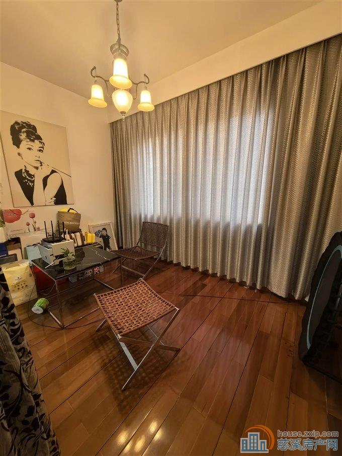 大通花园一期3楼急售送一个大车库