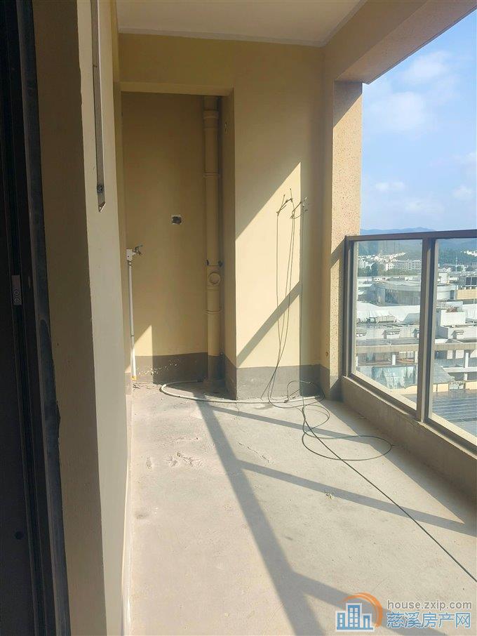 急急急 悦华府131平方 边套中上层