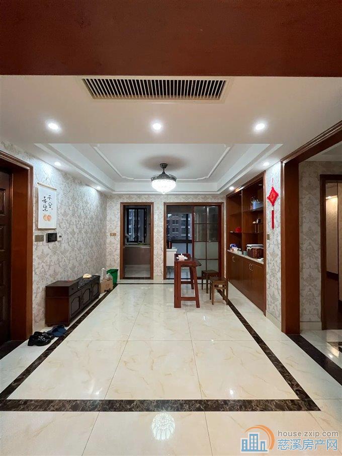 上笆里花苑 精装 带车位杂物间 楼层好